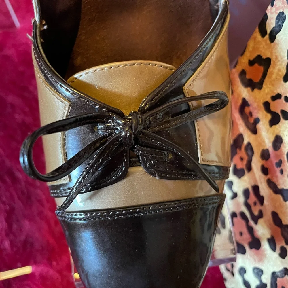 ANNE KLEIN AKSANDYA PATENT LEATHER LIGHT GOLD & BROWN WITH BOW SHOES HEELS SZ 9